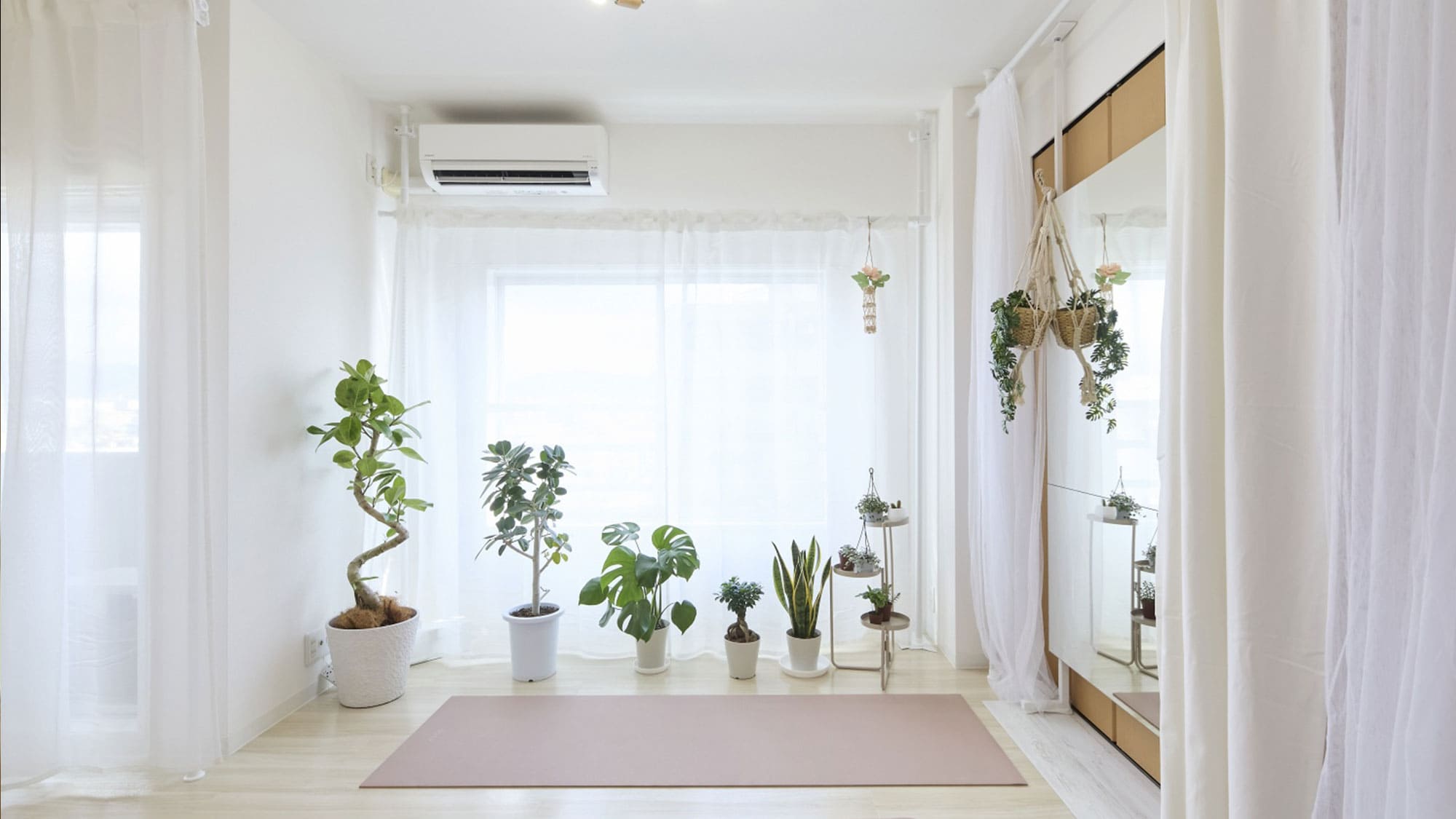 五感で癒されるプライベート空間のヨガサロン