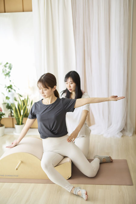 ヨガ/ピラティス　スパインコレクター使用